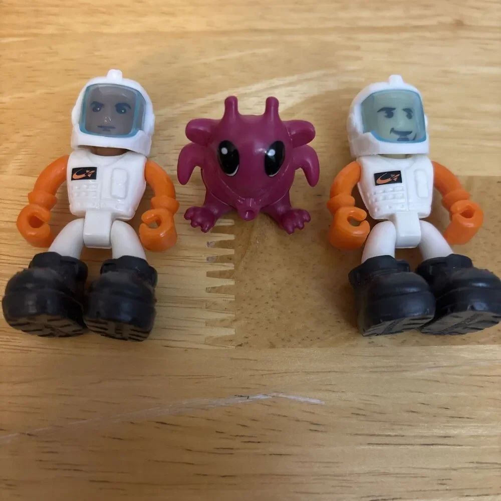 Machine Maker Mission Figures 2.5 Nikko Toys Space Astronaut Lot of 2 & Alien